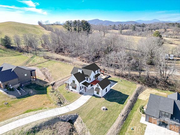 2nd image of 184 Mavrick Dr