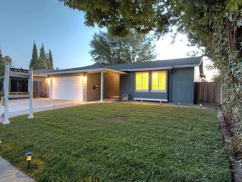 5125 Derek Dr