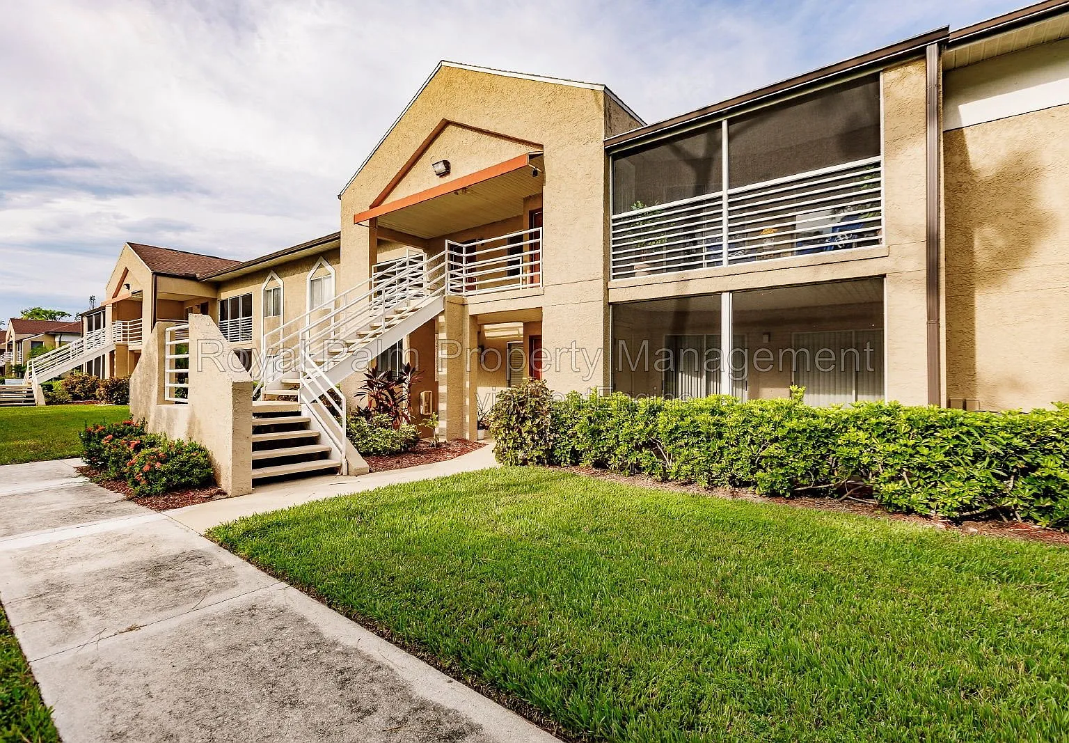 2 bed, 1.0 bath, 812 sqft, $1,649 — Photo 2