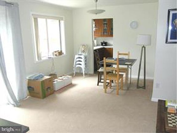 3rd image of 10506 Weymouth St APT 204