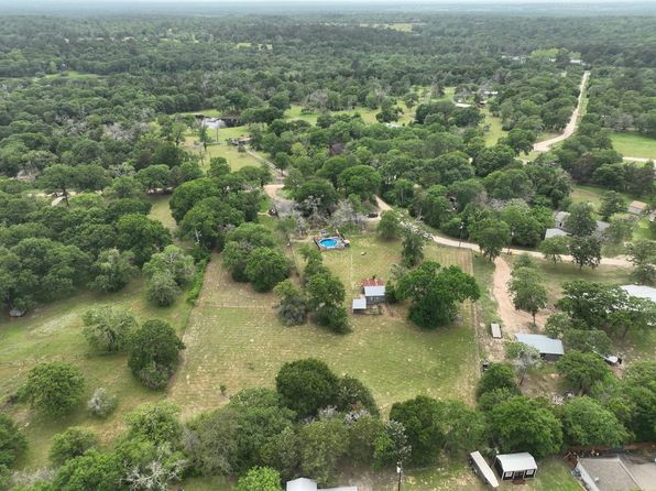427 Sikes Rd, Bellville, TX 77418