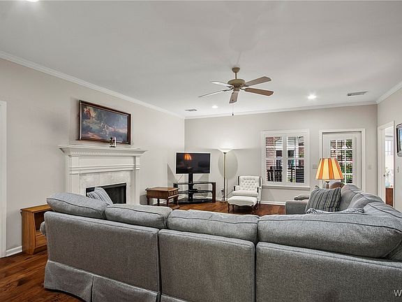 3rd image of 1661 Williamsburg Ln