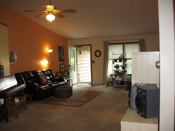 5th image of 18279 Northrop Dr