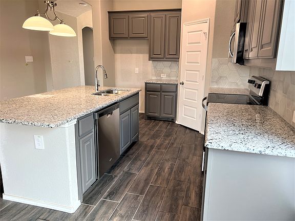 5th image of 2843 Hudson Dr