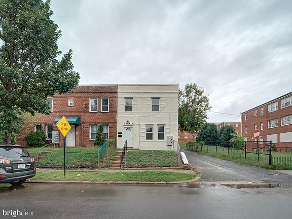 2nd image of 1946 I St NE