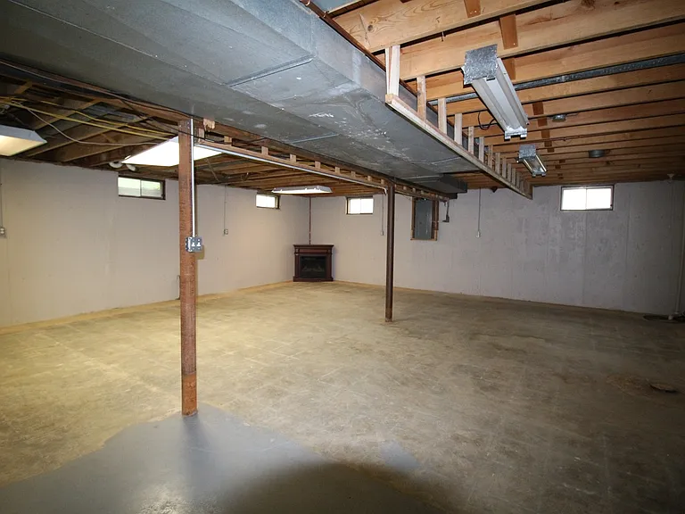 133 Youngridge Dr — Photo 10