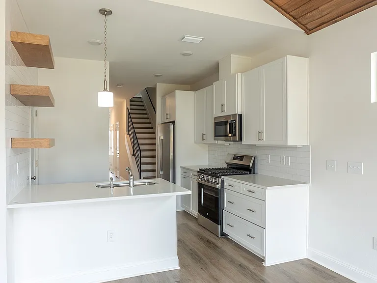 1414 Landon Hills Dr — Photo 3