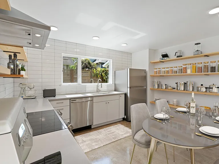 1018 NE Dean St #B — Photo 8