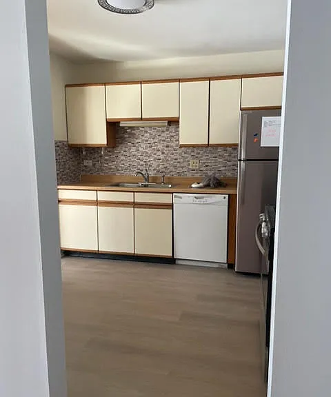 1133 Hawthorne Ct #B-1 — Photo 3