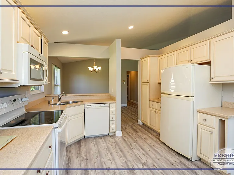 402 Emerald Bay Cir #E7 — Photo 21
