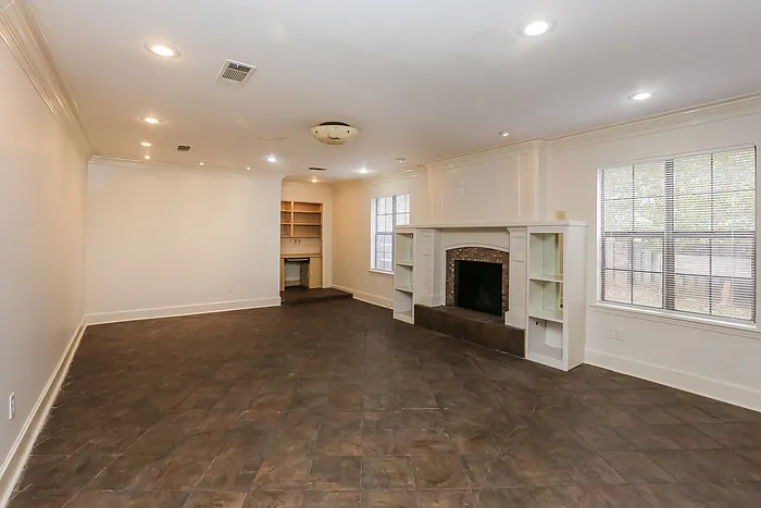 317 Wicklow Cv — Photo 2