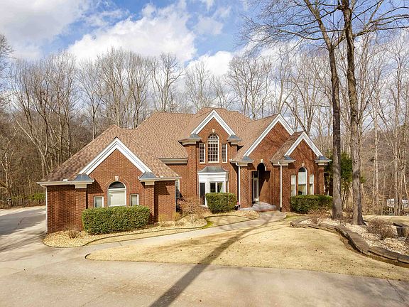 2nd image of 205 Ashlawn Ct