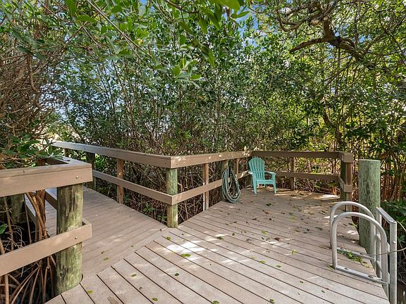 3rd image of 561 Periwinkle Way Unit E4