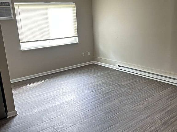5th image of 2315 Saint James Ave #9B