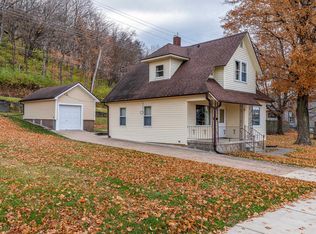 1104 Main St, Savanna, IL 61074