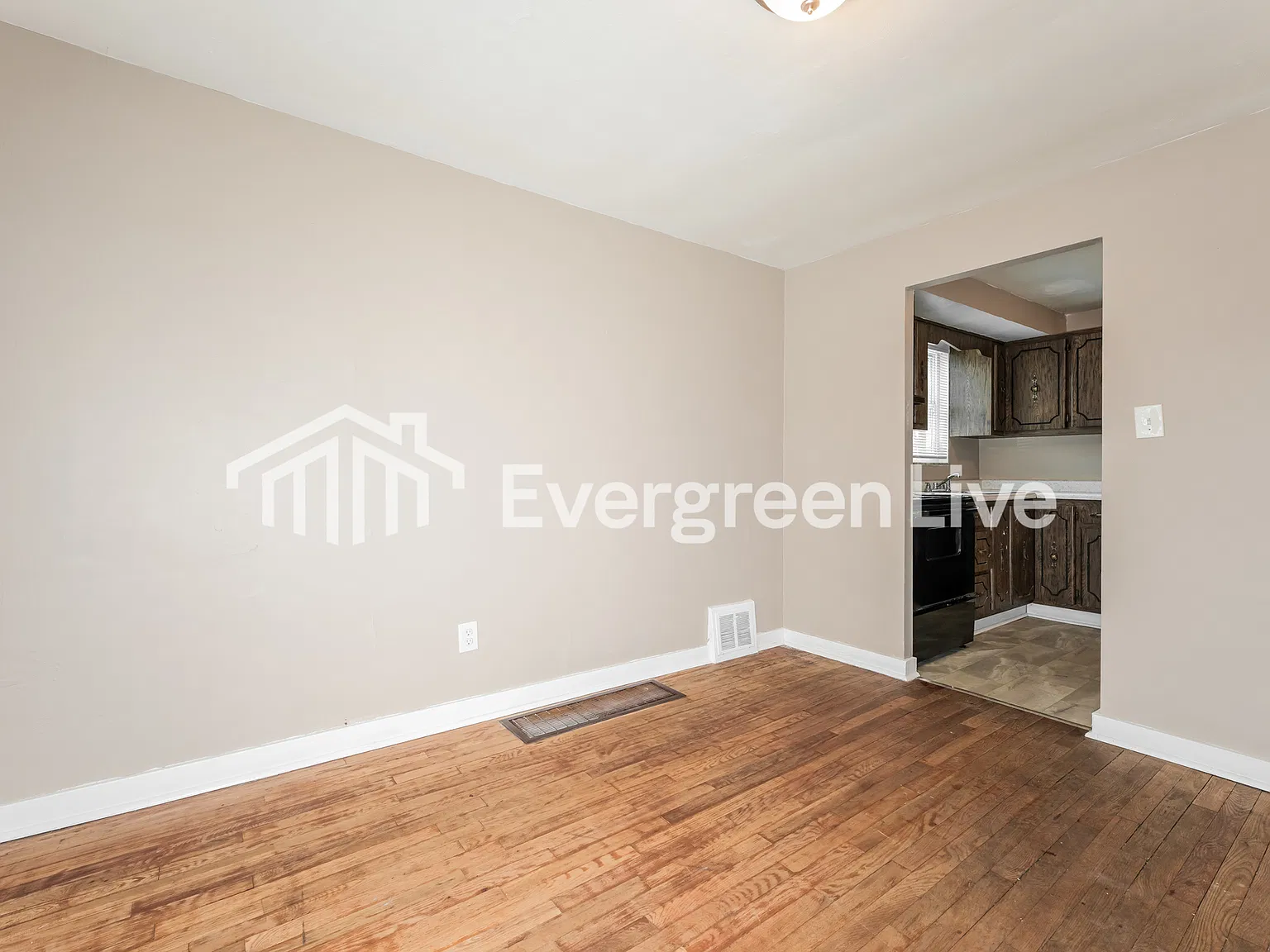 3 bed, 1.5 bath, 1640 sqft, $1,495 — Photo 4