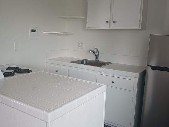 4th image of 545 Avenue A #8A