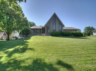 9705 Betsy Ross Ln, Liberty, MO 64068