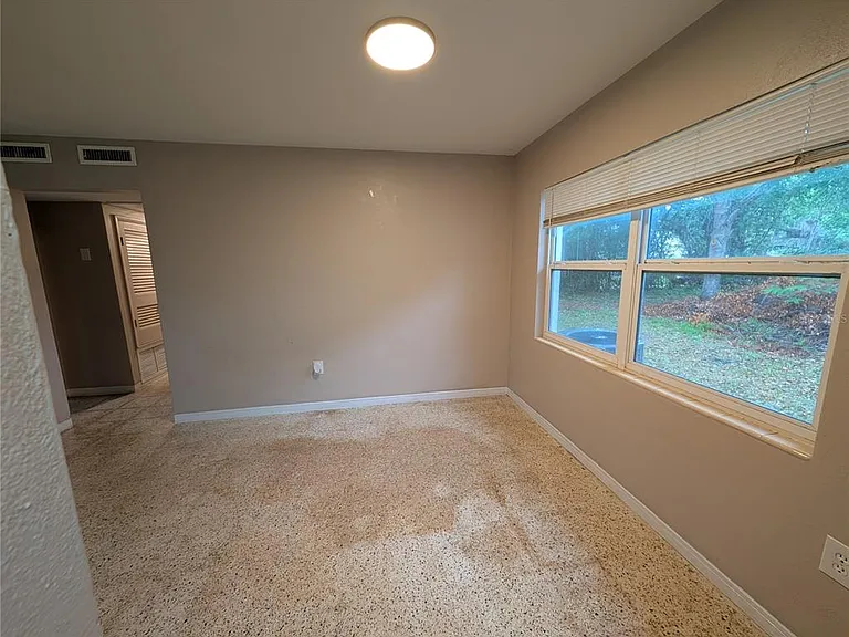 208 Oakwood Dr — Photo 5