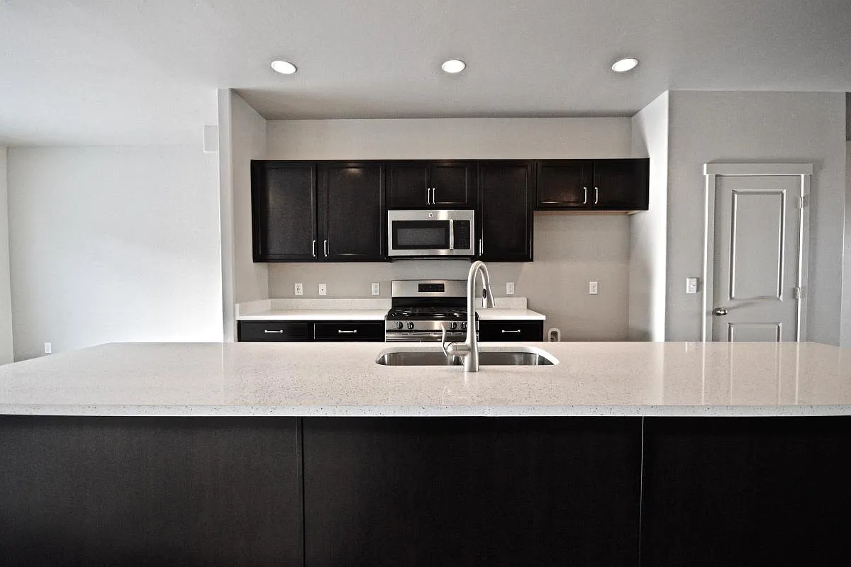 4 bed, 2132 sqft, $2,195 — Photo 1