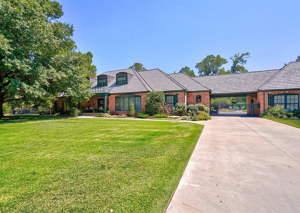1st image of 207 Merkle Dr