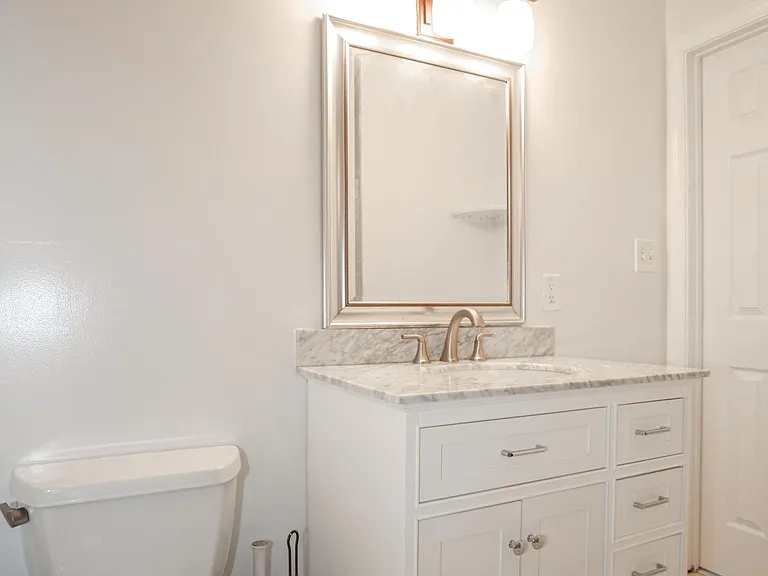 2nd floor - Bathroom