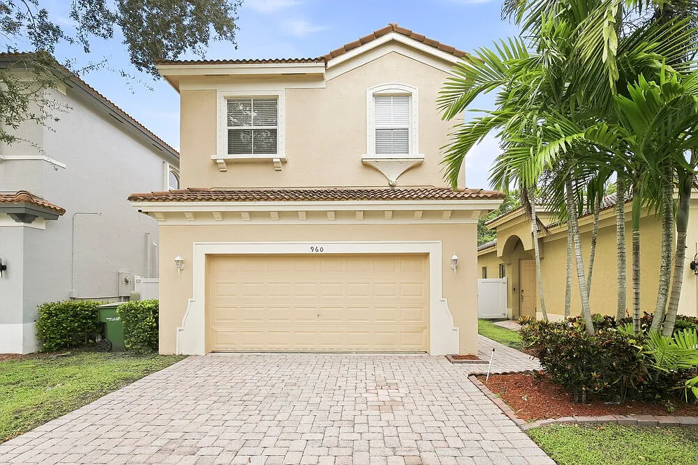 4 bed, 3.0 bath, 2186 sqft, $3,005 — Photo 1