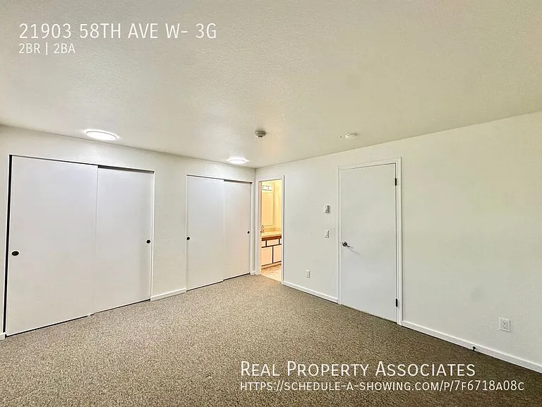 Hillcrest — Photo 26