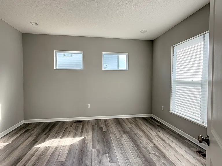 8833 Ingraham Ln — Photo 13