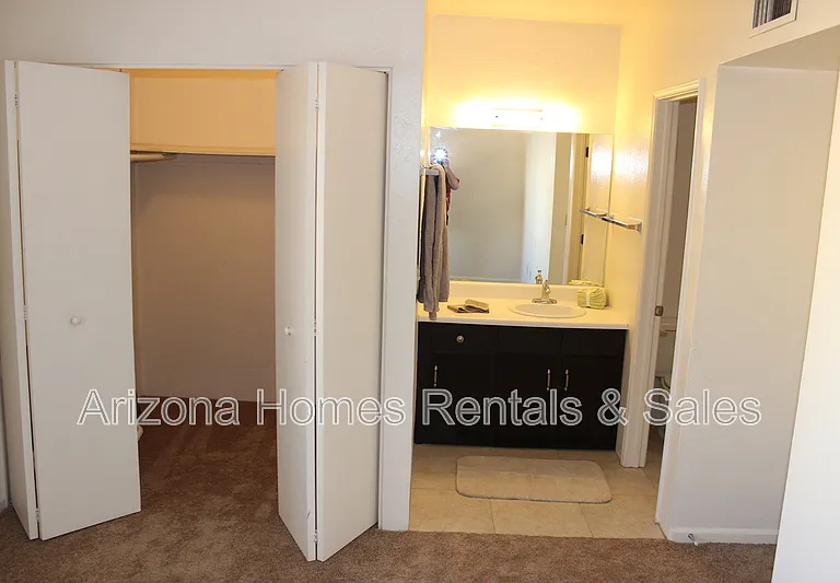 621 S Kacee Ave — Photo 8