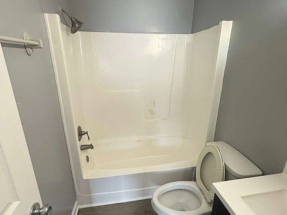 3rd image of 1334 Juniper Dr APT 16
