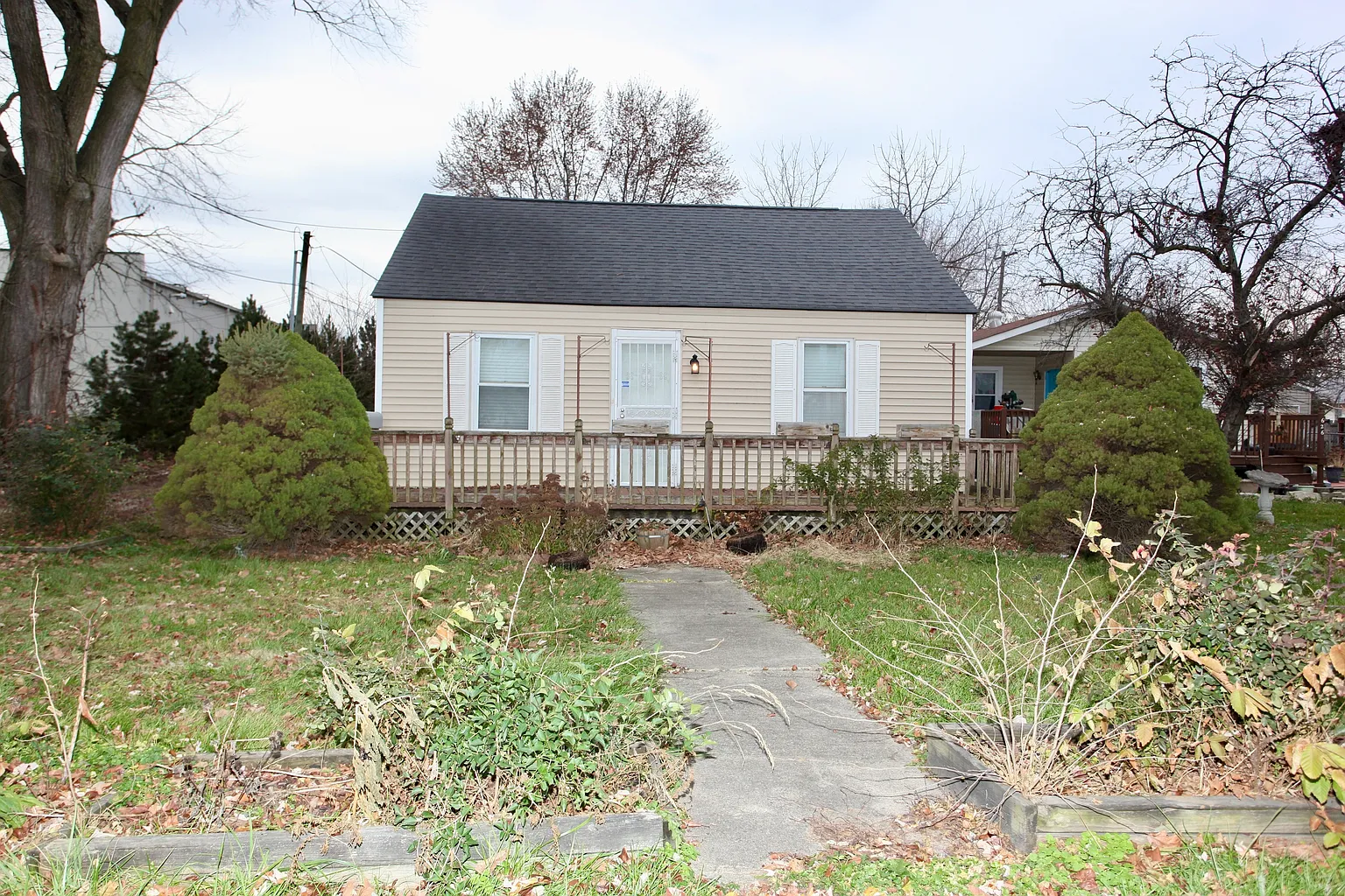 628 Woodrow Ave photo 1