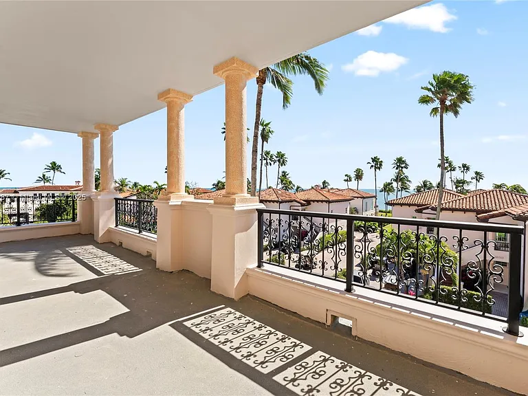 19133 Fisher Island Dr #19133 — Photo 34