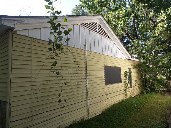 3rd image of 913 Valerie Ave