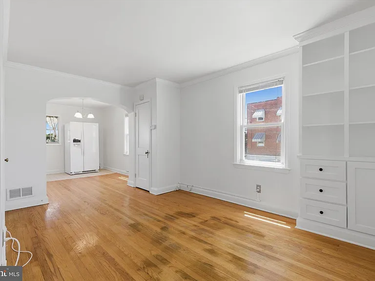 363 Gusryan St — Photo 7