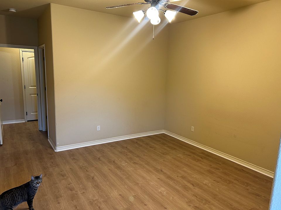 2nd image of 405 Hayes Ln