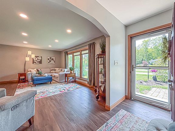 5th image of 21660 Mayrose BOULEVARD