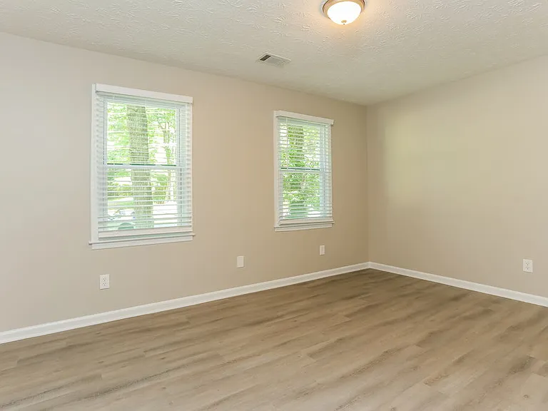 275 Oak St — Photo 13