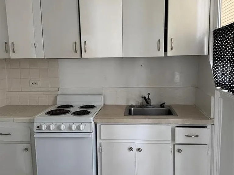 2028 Ridge Ave — Photo 4