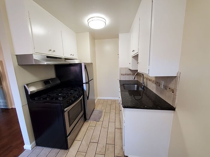 2nd image of 2038 Clarmar Way #3