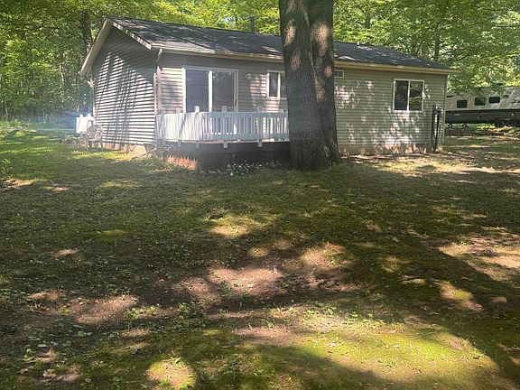 3rd image of 131 Whitebirch Dr