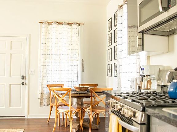 4th image of 618 Castillo St #1B-1BA-954SQFT