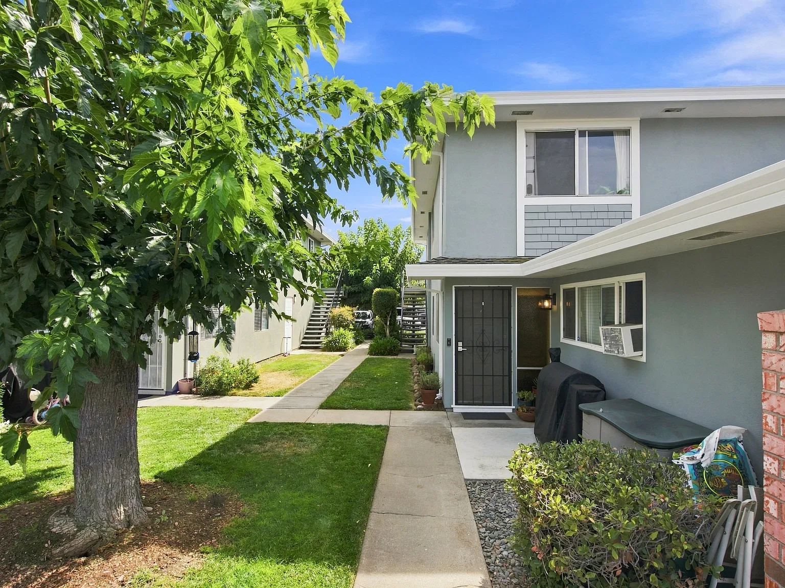 2 bed, 903 sqft, $3,325 — Photo 2