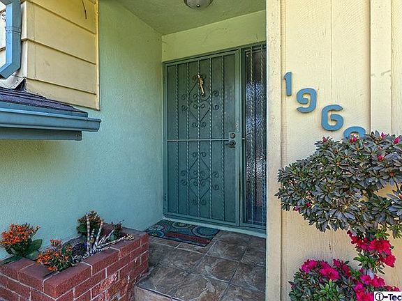 2nd image of 1960 Sunny Heights Dr