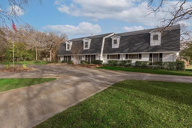 1st image of 440 Cross Timbers Dr