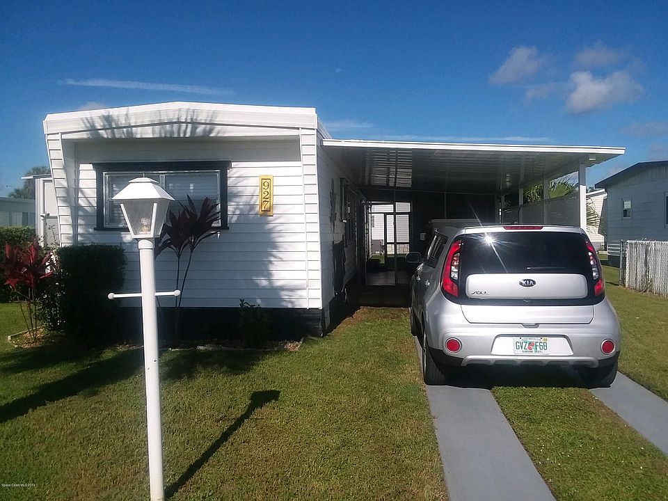 1st image of 927 Hawthorn Cir