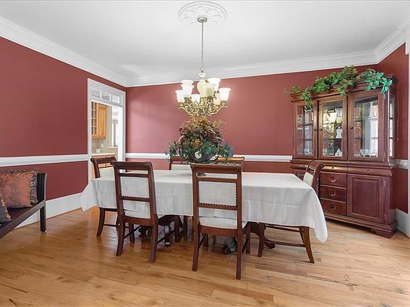 5th image of 4331 Chimney Hill Dr