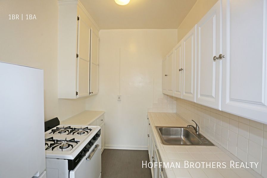 1st image of 828 S Hobart Blvd #501