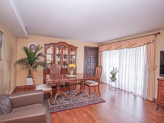 3rd image of 5024 N Austin Ave APT 2F