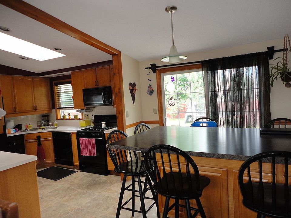 2nd image of 122 Crofton Dr